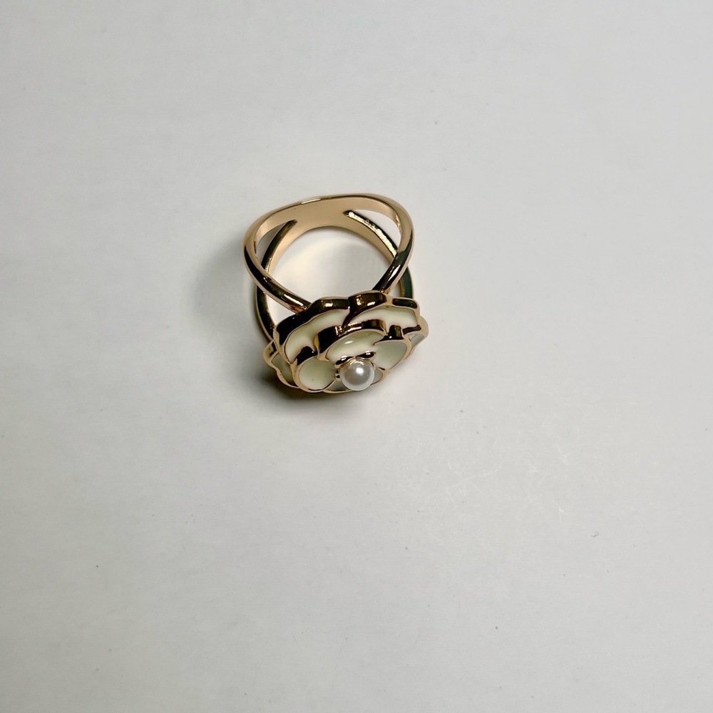 NEW ✨Floral Enamel Scarf Ring with Pearl Accent - Red & Cream - Picture 2 of 4